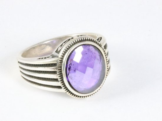 Zware bewerkte zilveren ring met amethist afbeelding 1