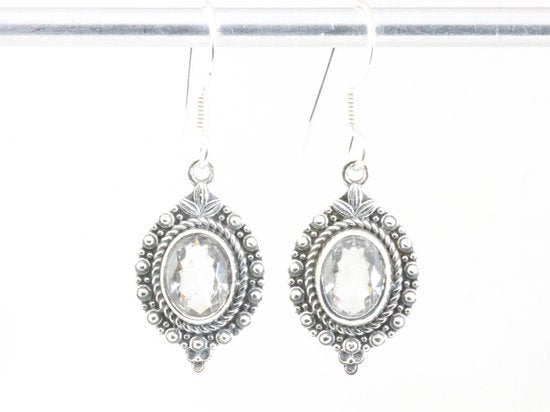 Fijne bewerkte zilveren oorbellen met bergkristal afbeelding 4