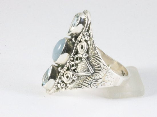 Langwerpige bewerkte zilveren ring met aquamarijn en blauwe topaas afbeelding 2