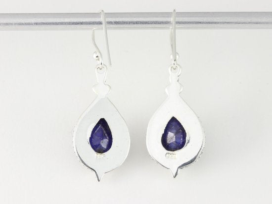 Bewerkte zilveren oorbellen met blauwe saffier afbeelding 3