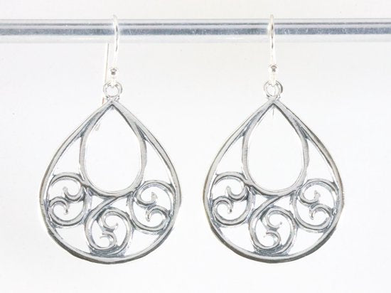 Opengewerkte druppelvormige zilveren oorbellen afbeelding 3
