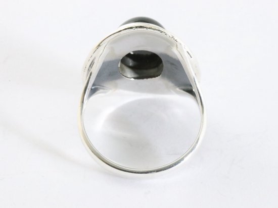 Zware bewerkte zilveren ring met onyx afbeelding 3