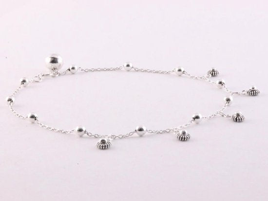 Fijne zilveren enkelband met bloemetjes en bolletjes afbeelding 2