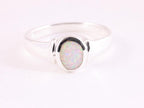 Fijne hoogglans zilveren ring met welo opaal afbeelding 4