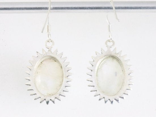 Bewerkte zilveren oorbellen met regenboog maansteen afbeelding 3