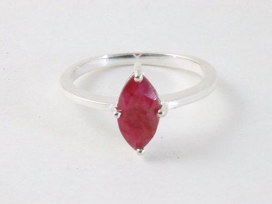 Fijne hoogglans zilveren ring met robijn afbeelding 4