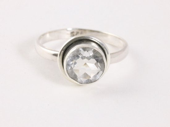 Fijne ronde zilveren ring met bergkristal afbeelding 4