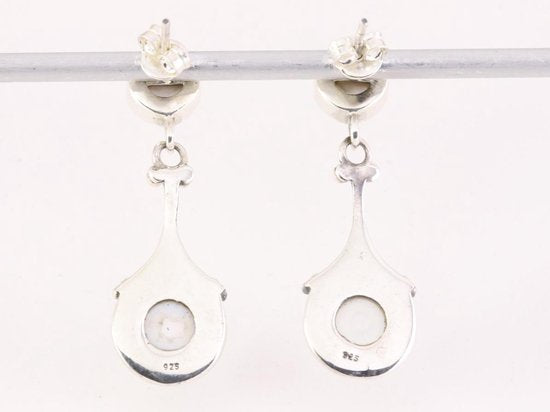 Lange bewerkte zilveren oorstekers met zoetwater parel afbeelding 3