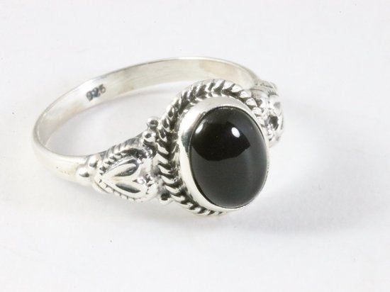 Bewerkte zilveren ring met onyx afbeelding 1