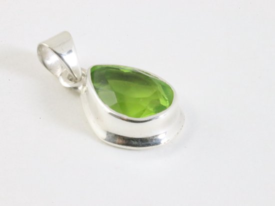 Druppelvormige zilveren hanger met peridoot aan ketting afbeelding 2
