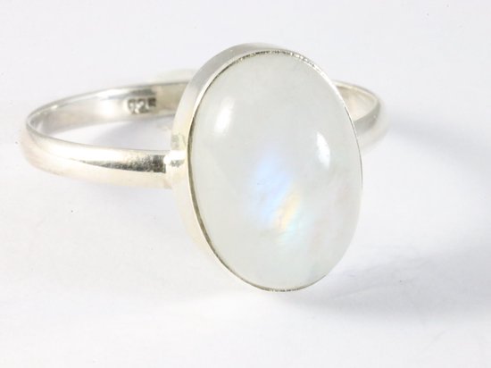 Ovale zilveren ring met regenboog maansteen afbeelding 1