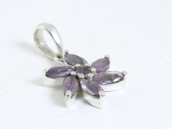 Zilveren hanger met amethist aan ketting afbeelding 2