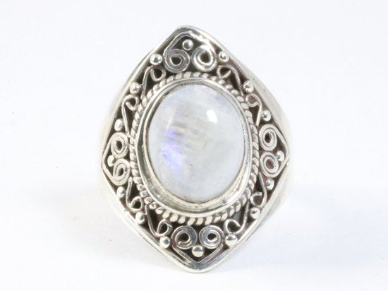 Bewerkte zilveren ring met regenboog maansteen afbeelding 4