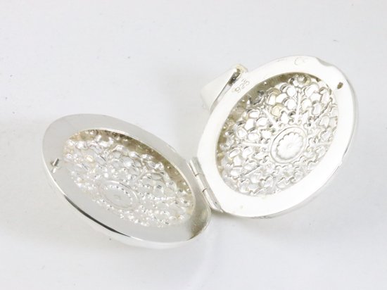 Rond gehamerd zilveren medaillon afbeelding 5