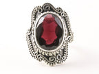 Bewerkte zilveren ring met granaat afbeelding 4