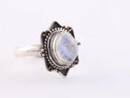 Fijne bewerkte zilveren ring met regenboog maansteen afbeelding 1