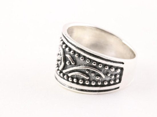 Bewerkte zilveren ring met fantasiegravering afbeelding 2