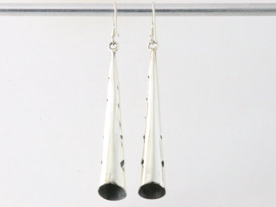 Lange opengewerkte zilveren oorbellen afbeelding 2