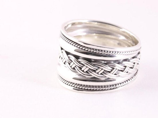 Brede zilveren ring met vlechtmotief en kabelpatronen afbeelding 2