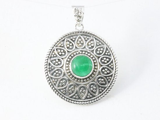 Ronde bewerkte zilveren hanger met jade afbeelding 4