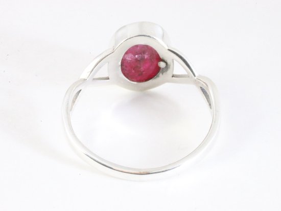 Fijne opengewerkte zilveren ring met robijn afbeelding 3