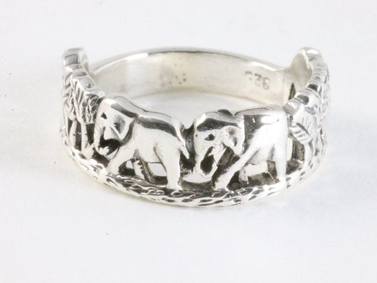 Zilveren ring met olifanten afbeelding 4