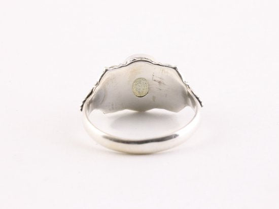 Bewerkte zilveren ring met labradoriet afbeelding 3