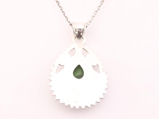 Traditionele bewerkte zilveren hanger met chroom diopsiet aan ketting afbeelding 3