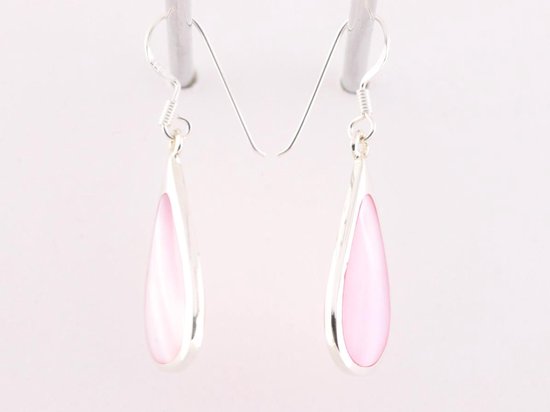 Grote druppelvormige zilveren oorbellen met roze parelmoer afbeelding 2