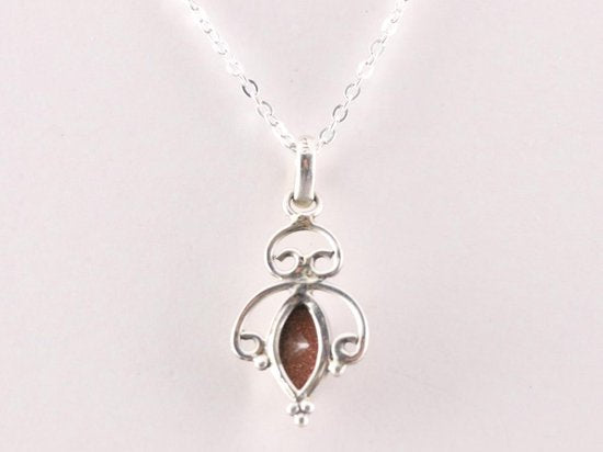 Fijne opengewerkte zilveren hanger met goudsteen aan ketting afbeelding 3