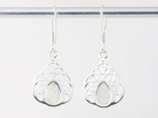 Opengewerkte zilveren oorbellen met regenboog maansteen afbeelding 3