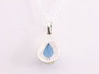 Bewerkte druppelvormige zilveren hanger met blauwe chalcedoon aan ketting afbeelding 3