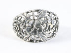 Brede opengewerkte zilveren ring met bloemen motief afbeelding 4