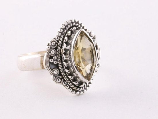 Bewerkte zilveren ring met citrien afbeelding 1