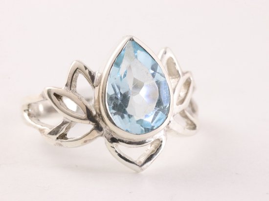 Opengewerkte zilveren lotus bloem ring met blauwe topaas afbeelding 1