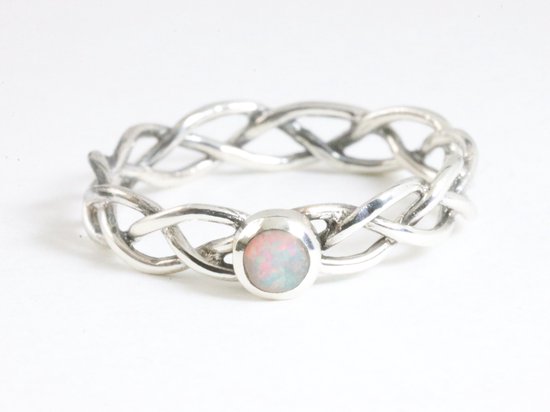 Fijne gevlochten zilveren ring met welo opaal afbeelding 4