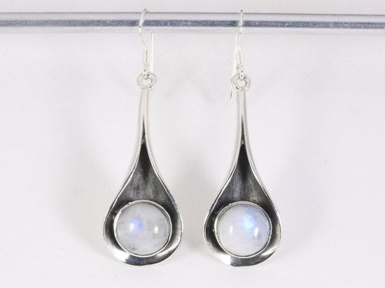 Lange druppelvormige zilveren oorbellen met regenboog maansteen afbeelding 4