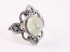 Opengewerkte zilveren ring met prehniet afbeelding 1
