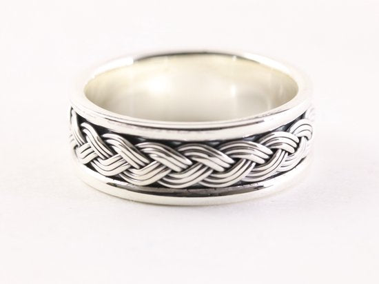 Zware zilveren ring met vlechtmotief afbeelding 1