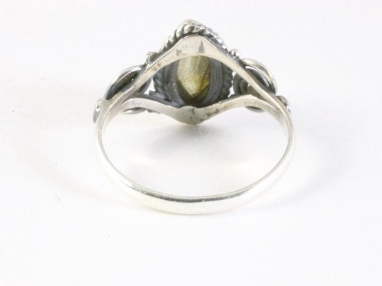 Fijne bewerkte zilveren ring met labradoriet afbeelding 3