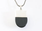 Bewerkte zilveren hanger met onyx aan vossenstaart ketting afbeelding 3