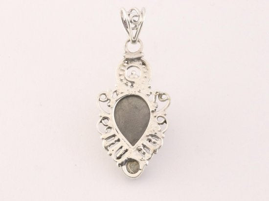 Opengewerkte zilveren hanger met labradoriet afbeelding 2