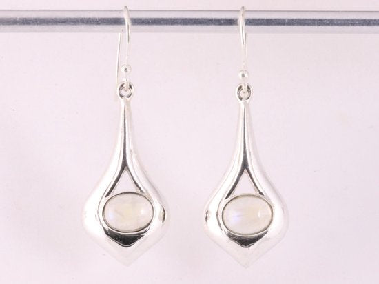 Druppelvormige hoogglans zilveren oorbellen met regenboog maansteen afbeelding 4