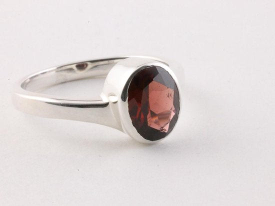 Zilveren ring met granaat afbeelding 1