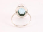 Bewerkte zilveren ring met blauwe topaas afbeelding 3