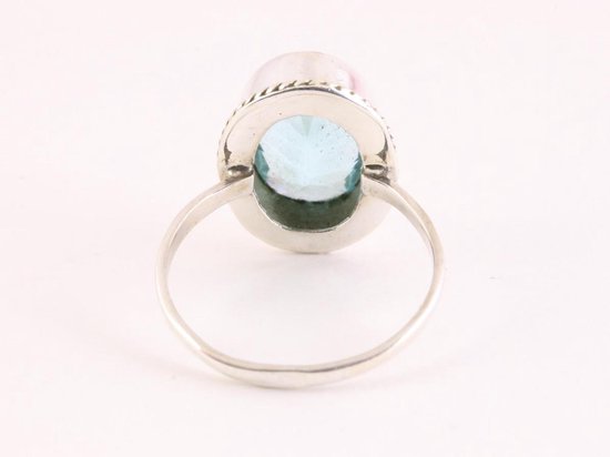 Bewerkte zilveren ring met blauwe topaas afbeelding 3