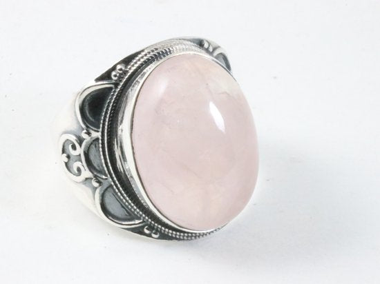 Bewerkte zilveren ring met rozenkwarts afbeelding 1