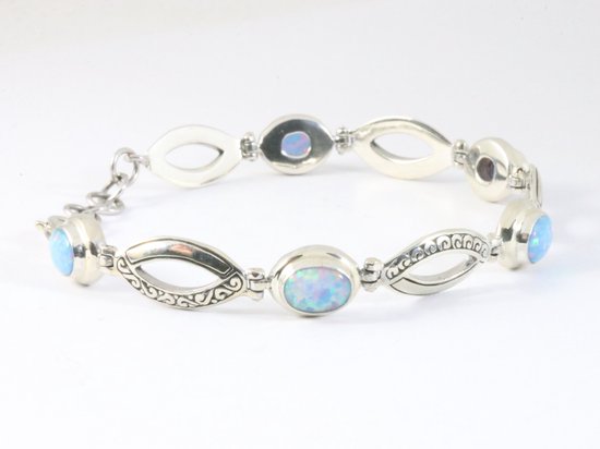 Traditionele bewerkte zilveren armband met Australische opaal afbeelding 2