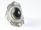 Bewerkte zilveren ring met onyx afbeelding 1