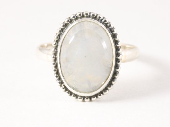 Bewerkte ovale zilveren ring met regenboog maansteen afbeelding 4